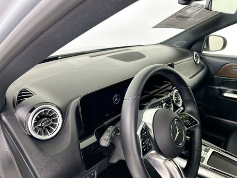 New 2025 Mercedes-Benz GLA 250 image 10