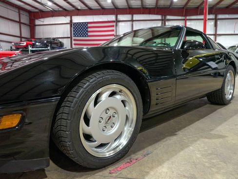 Used 1991 Chevrolet Corvette Coupe RWD image 30
