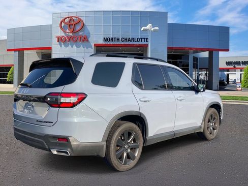 Used 2025 Honda Pilot Black Edition image 8