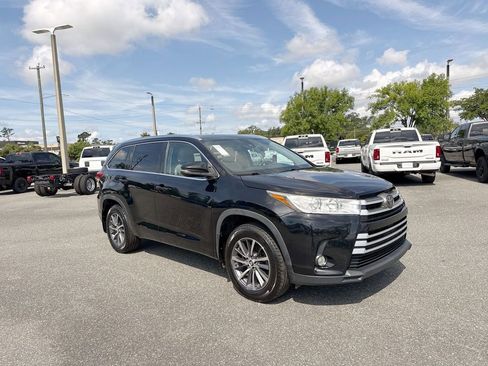 Used 2017 Toyota Highlander XLE AWD/4WD image 1