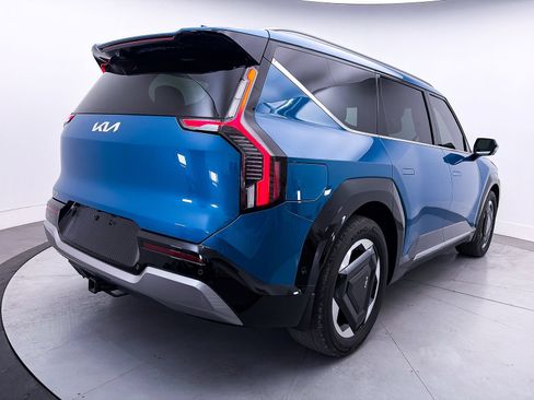 Certified 2024 Kia EV9 Land w/ Towing Package AWD/4WD image 18