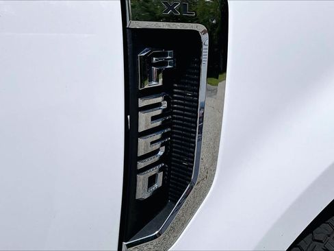 Certified 2022 Ford F250 XL w/ Power Equipment Group AWD/4WD image 10