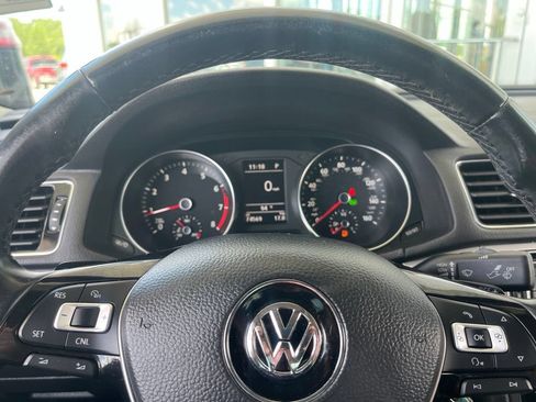 Used 2017 Volkswagen Passat 1.8T R-Line w/ R-Line Lighting Package FWD image 13