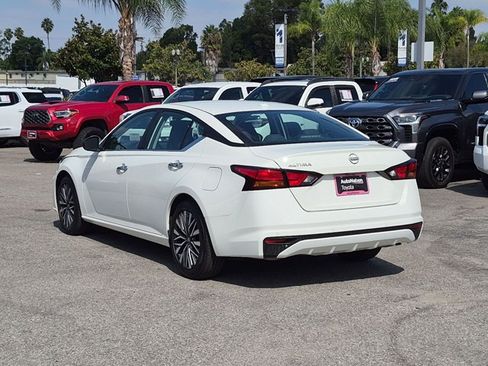 Used 2025 Nissan Altima 2.5 SV FWD image 8