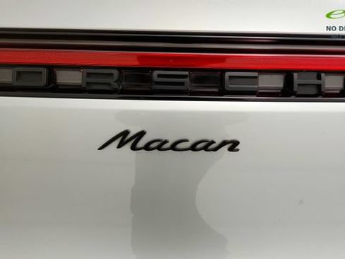 Used 2024 Porsche Macan AWD/4WD image 32