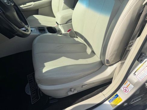 Used 2014 Subaru Outback 2.5i Limited w/ Moonroof Package AWD/4WD image 15