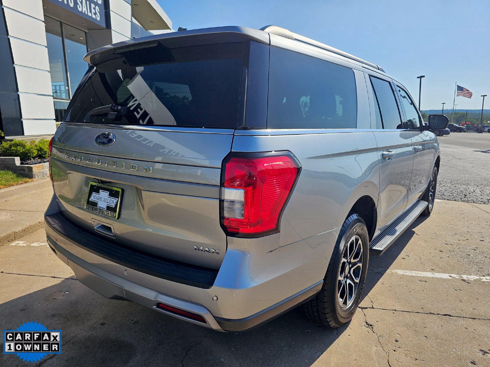 Used 2024 Ford Expedition Max XLT RWD image 3