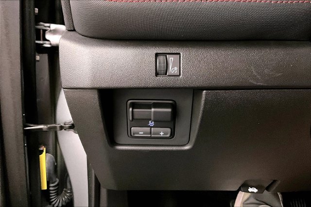 Used 2024 Chevrolet Colorado Z71 w/ Z71 Convenience Package 2 AWD/4WD image 37