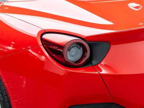 Used 2019 Ferrari Portofino image 64