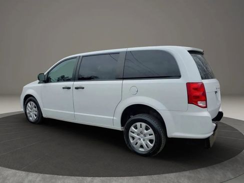 Used 2019 Dodge Grand Caravan SE FWD image 3