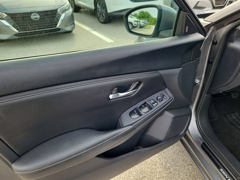 Used 2024 Nissan Sentra SV FWD image 18