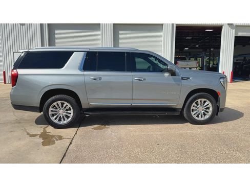 Used 2023 GMC Yukon XL SLT w/ SLT Premium Package RWD image 9