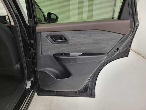 Used 2023 Nissan Rogue S image 32