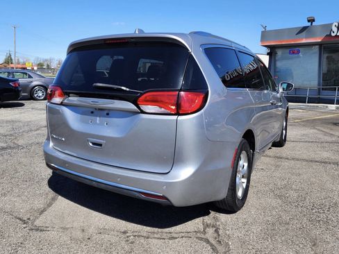 Used 2017 Chrysler Pacifica Touring-L Plus image 11