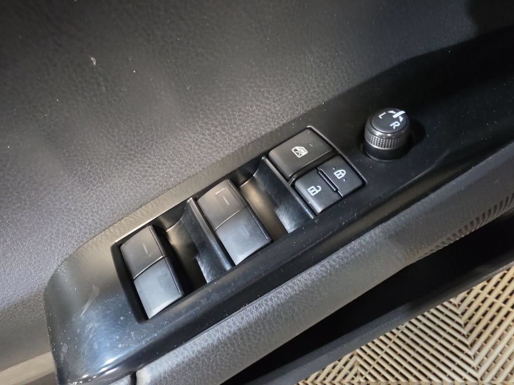 Used 2025 Toyota Camry XLE FWD image 15