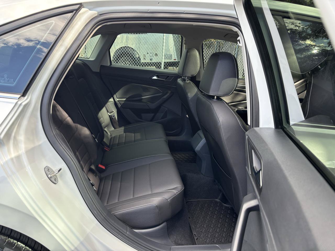 Used 2024 Volkswagen Jetta SE w/ Panoramic Sunroof Package FWD image 22