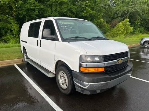 Used 2018 Chevrolet Express 2500 w/ Driver Convenience Package RWD image 5