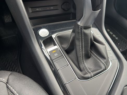 New 2026 Volkswagen Taos SE FWD image 21
