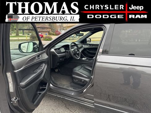 Used 2024 Jeep Grand Cherokee L Limited w/ Luxury Tech Group II AWD/4WD image 9