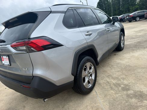 Used 2022 Toyota RAV4 XLE w/ Convenience Package FWD image 4