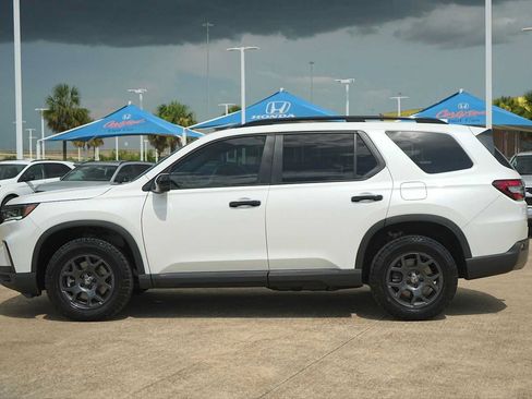 Used 2025 Honda Pilot TrailSport image 3