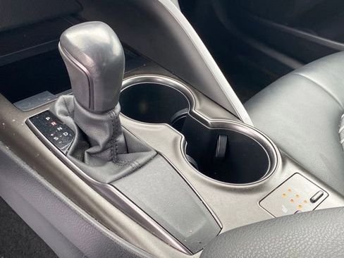 Used 2023 Toyota Camry SE image 10