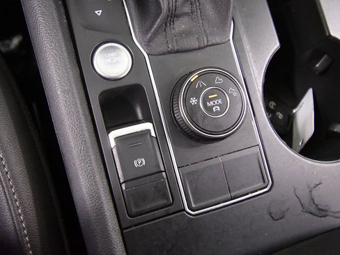 Used 2019 Volkswagen Atlas SE w/ Towing Package image 27