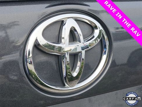 Used 2021 Toyota RAV4 LE image 5