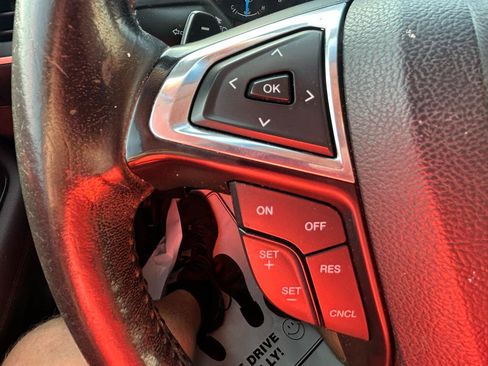 Used 2015 Ford Edge SEL FWD image 17