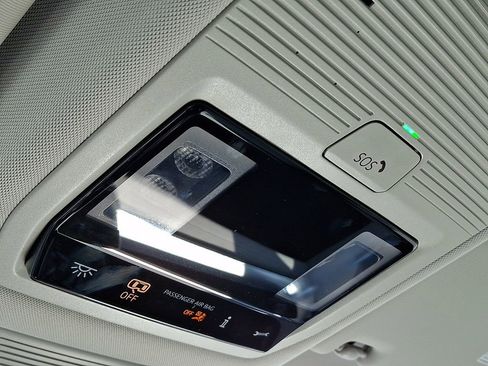 Certified 2025 Volkswagen Tiguan SE AWD/4WD image 24