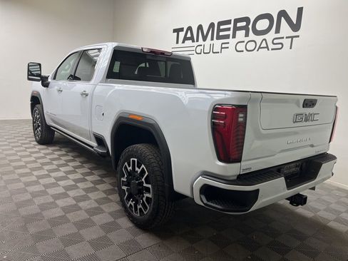 New 2026 GMC Sierra 2500 Denali Ultimate AWD/4WD image 3