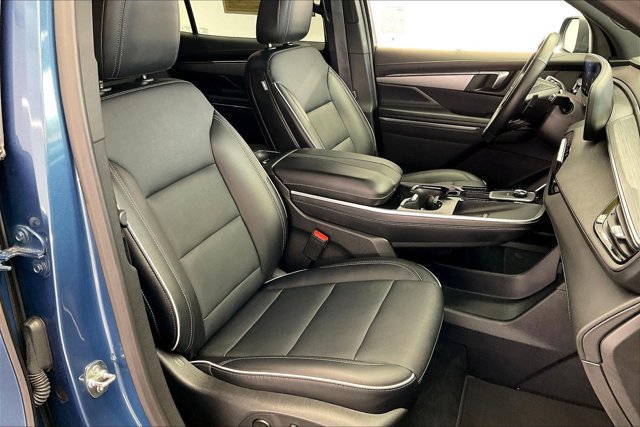 Used 2025 Buick Enclave Preferred AWD/4WD image 6