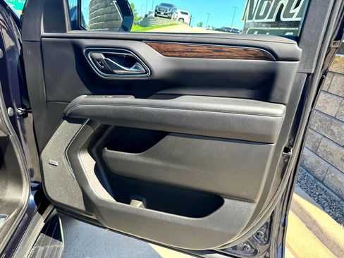 Used 2023 Chevrolet Tahoe Premier AWD/4WD image 22