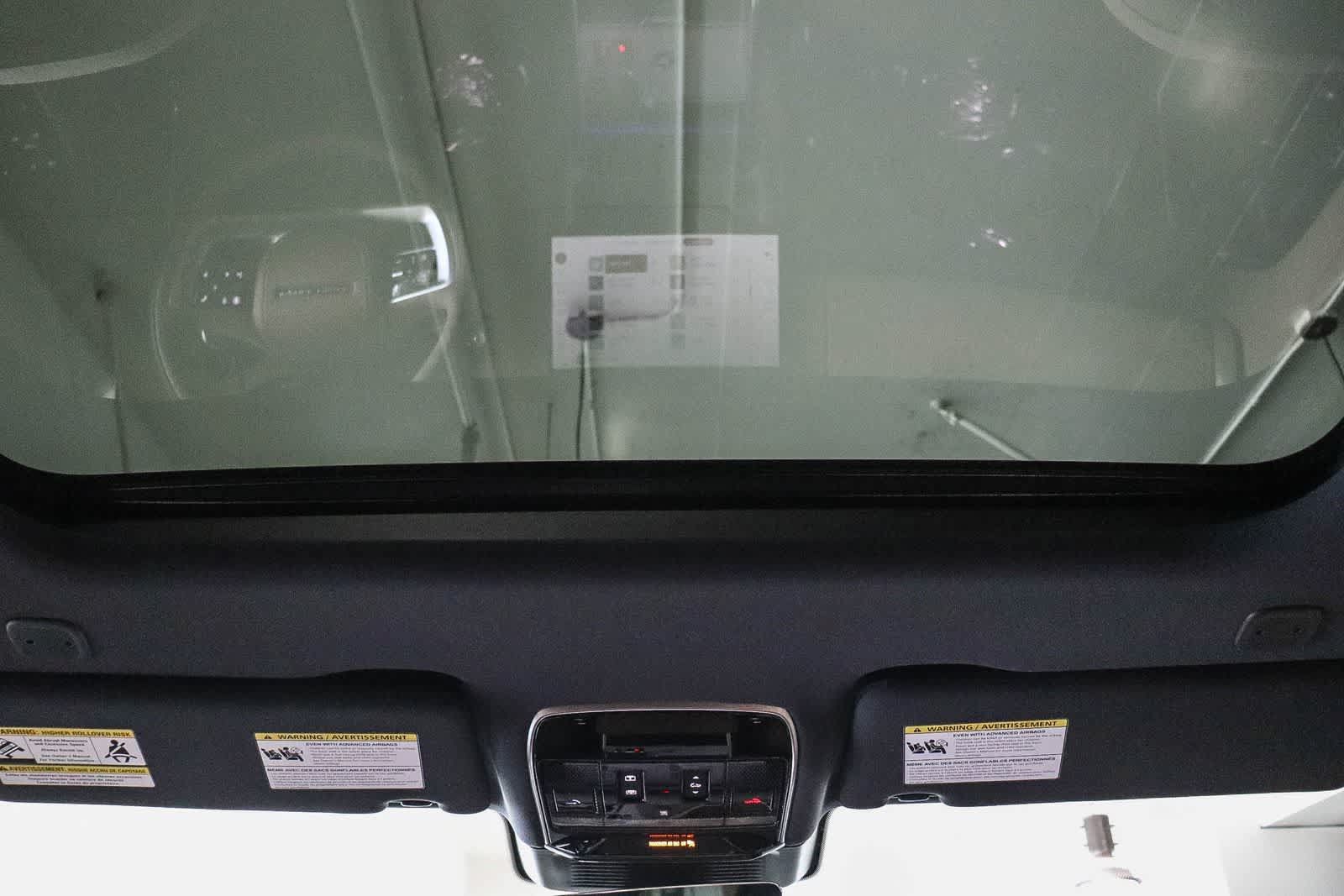 Used 2025 Land Rover Range Rover SE AWD/4WD image 12