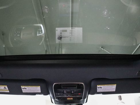 Used 2025 Land Rover Range Rover SE AWD/4WD image 12