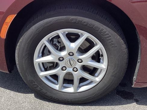 Used 2023 Chrysler Pacifica Touring-L FWD image 9