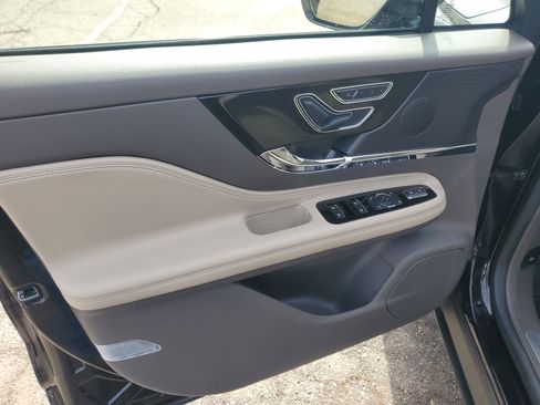 Used 2023 Lincoln Corsair AWD w/ Equipment Group 101A image 10