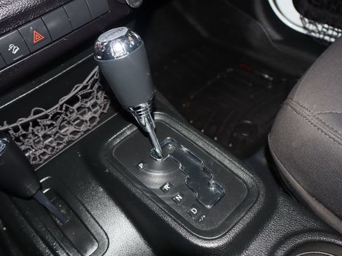 Used 2018 Jeep Wrangler Unlimited Sport w/ Connectivity Group AWD/4WD image 27