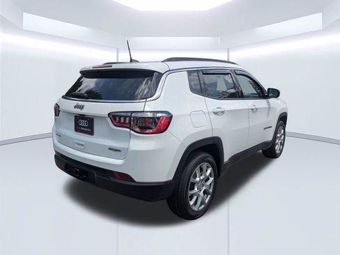 Used 2022 Jeep Compass Latitude w/ Sun and Sound Group AWD/4WD image 4