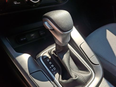 Used 2025 Kia Soul LX w/ LX Technology Package FWD image 14