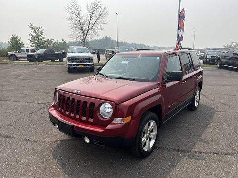 Used 2014 Jeep Patriot Latitude AWD/4WD image 2