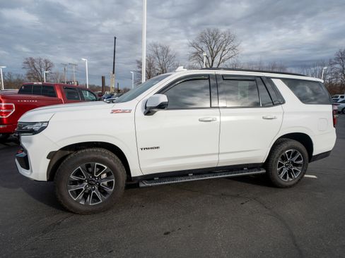 Used 2021 Chevrolet Tahoe Z71 w/ Z71 Signature Package image 3