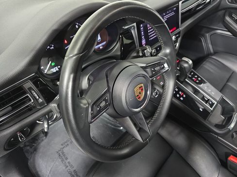 Certified 2023 Porsche Macan AWD/4WD image 4