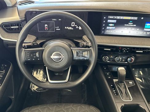 Used 2025 Nissan Kicks SV image 13