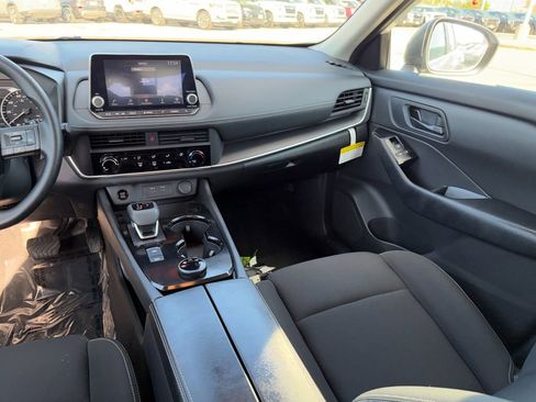 Used 2025 Nissan Rogue S image 22