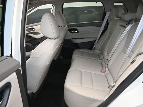 Used 2023 Nissan Rogue SV w/ SV Premium B Package image 13