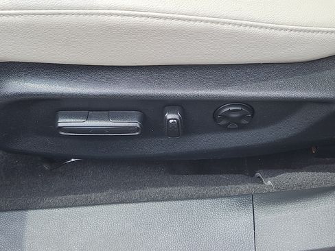 Used 2018 Honda Accord Touring image 12