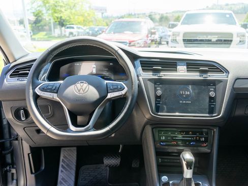 Used 2024 Volkswagen Tiguan SE w/ Panoramic Sunroof Package AWD/4WD image 14
