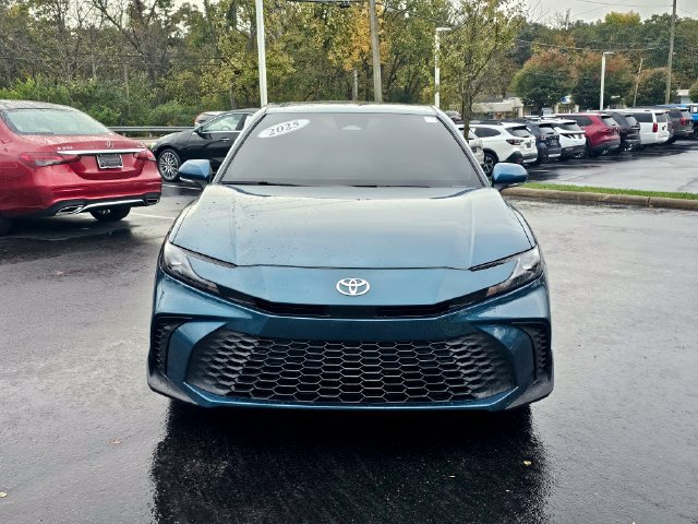 Used 2025 Toyota Camry SE FWD image 3