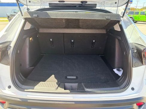 Used 2025 Chevrolet Trax LT FWD image 14